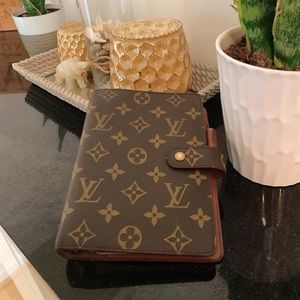 Pre-loved Authentic Louis Vuitton MM Agenda